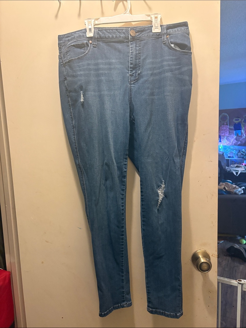 1822 Denim Blue Distressed Women’s Jeans